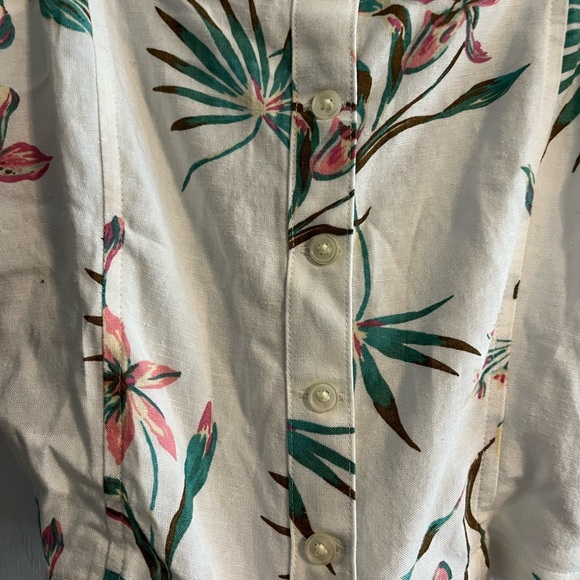 Levi's White Floral Button-Front Crop Top with Green & Pink Print - Picture 3 of 7